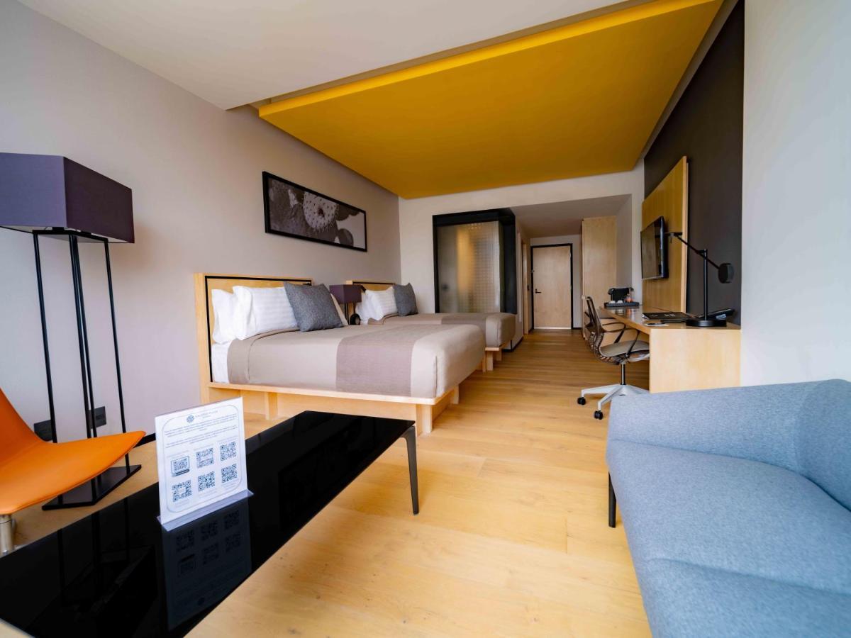 Galeria Plaza San Jeronimo Hotel เม็กซิโกซิตี้ ภายนอก รูปภาพ A room at the hotel
