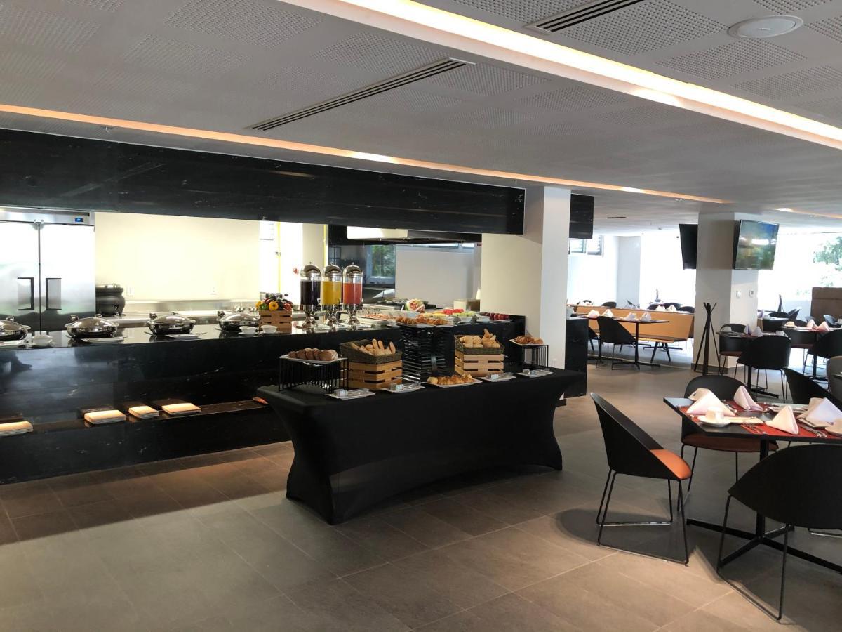 Galeria Plaza San Jeronimo Hotel เม็กซิโกซิตี้ ภายนอก รูปภาพ The lounge at the airport