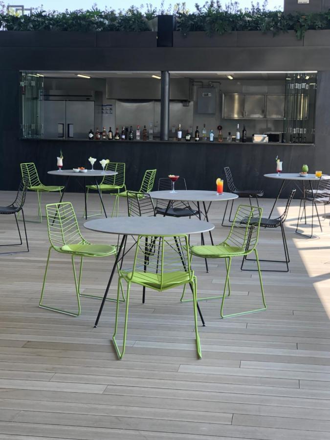 Galeria Plaza San Jeronimo Hotel เม็กซิโกซิตี้ ภายนอก รูปภาพ Wire chairs