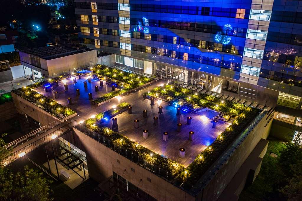 Galeria Plaza San Jeronimo Hotel เม็กซิโกซิตี้ ภายนอก รูปภาพ The rooftop bar at the hotel