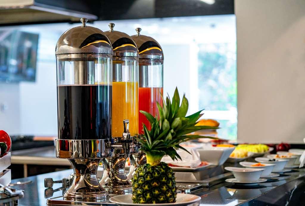 Galeria Plaza San Jeronimo Hotel เม็กซิโกซิตี้ ร้านอาหาร รูปภาพ Juice dispensers