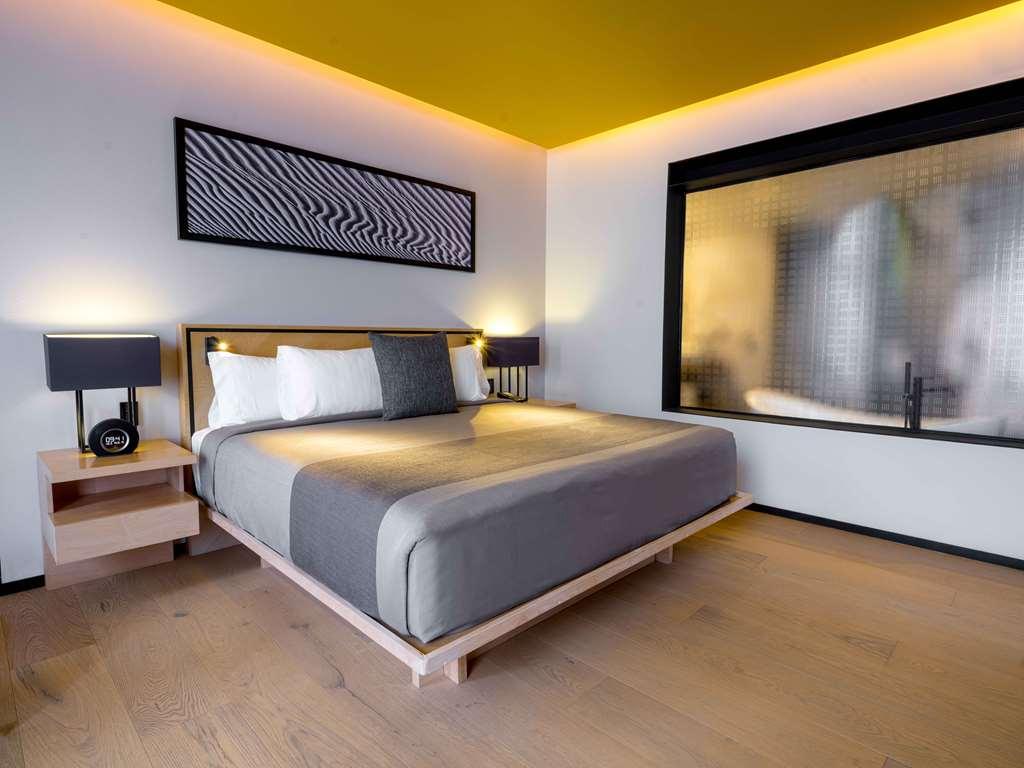 Galeria Plaza San Jeronimo Hotel เม็กซิโกซิตี้ ห้อง รูปภาพ A room at the hotel